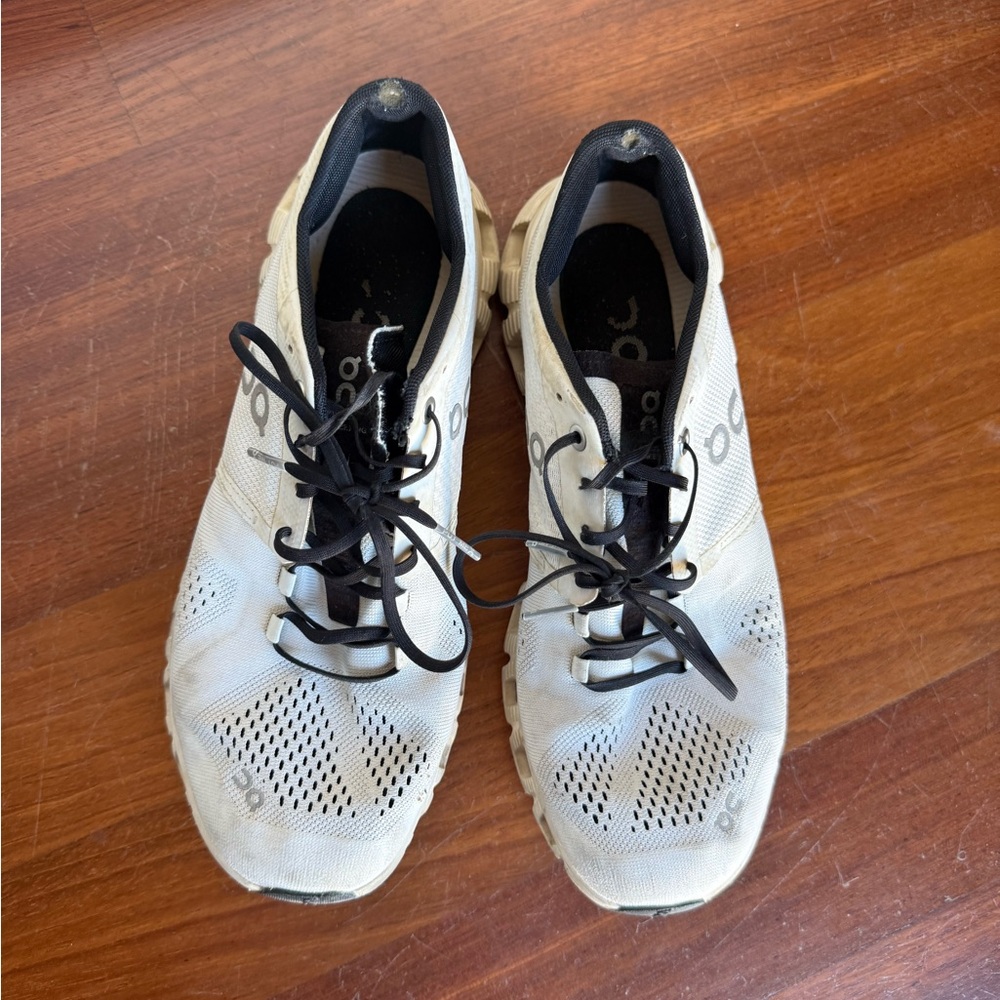 On Running White and Black Athletic Shoes - Picture 4 of 9